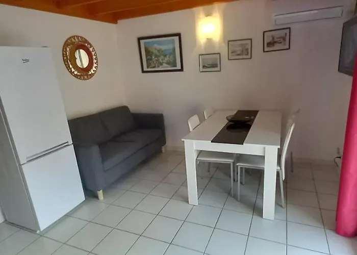 Holidayland 6 Ou 7 Personnes Avec Terrasse Et Place De Parking Privative *